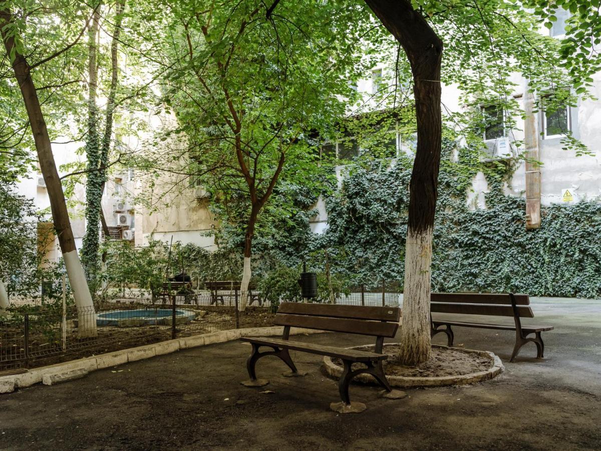 Old Town Historic Apartment With Backyard Mini Park Boekarest Buitenkant foto