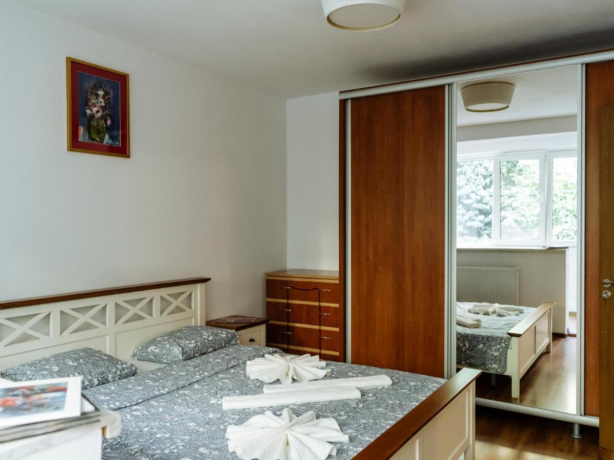 Old Town Historic Apartment With Backyard Mini Park Boekarest Buitenkant foto