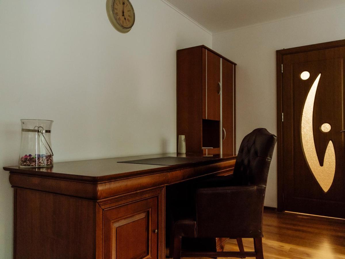 Old Town Historic Apartment With Backyard Mini Park Boekarest Buitenkant foto