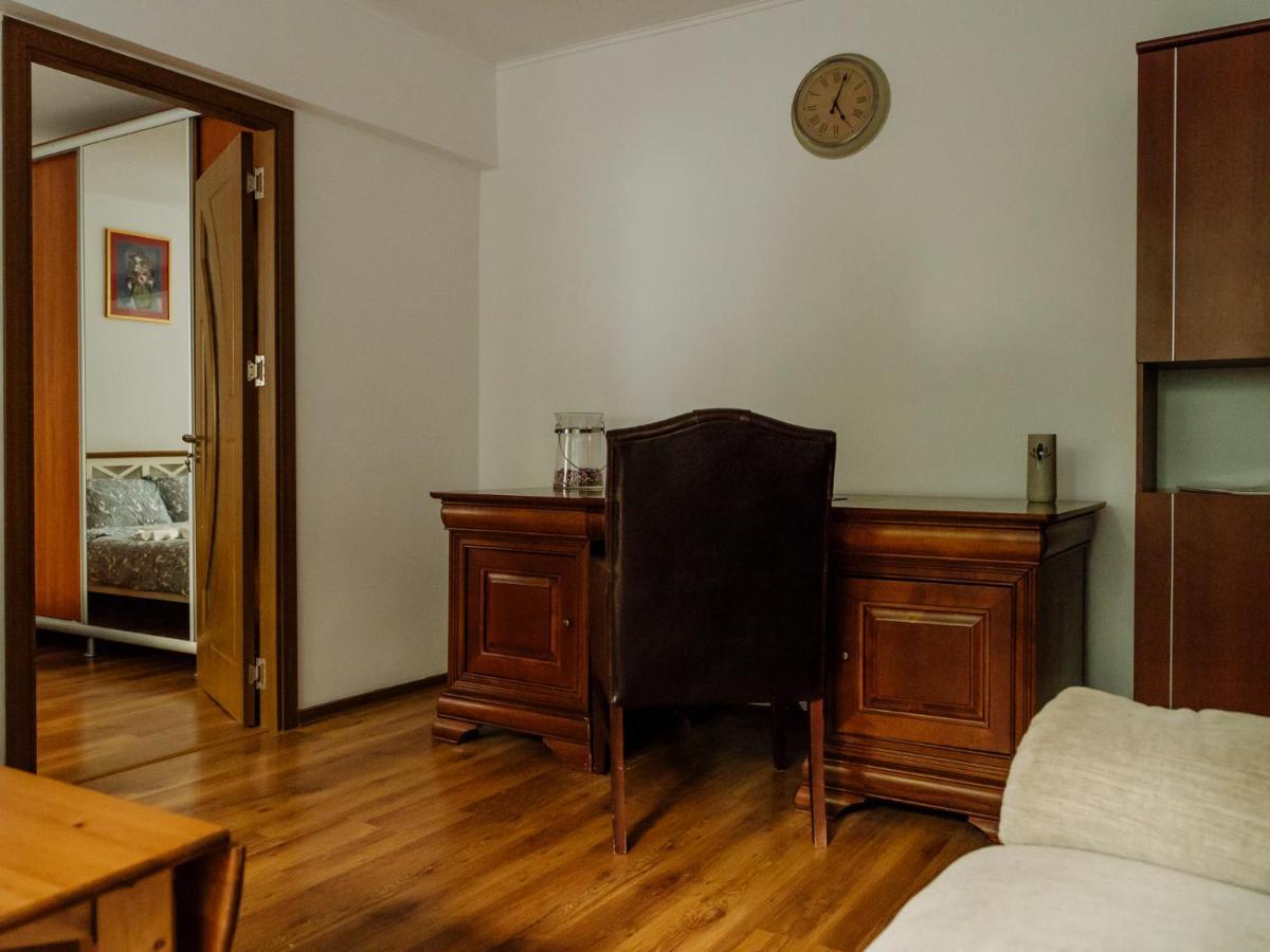 Old Town Historic Apartment With Backyard Mini Park Boekarest Buitenkant foto